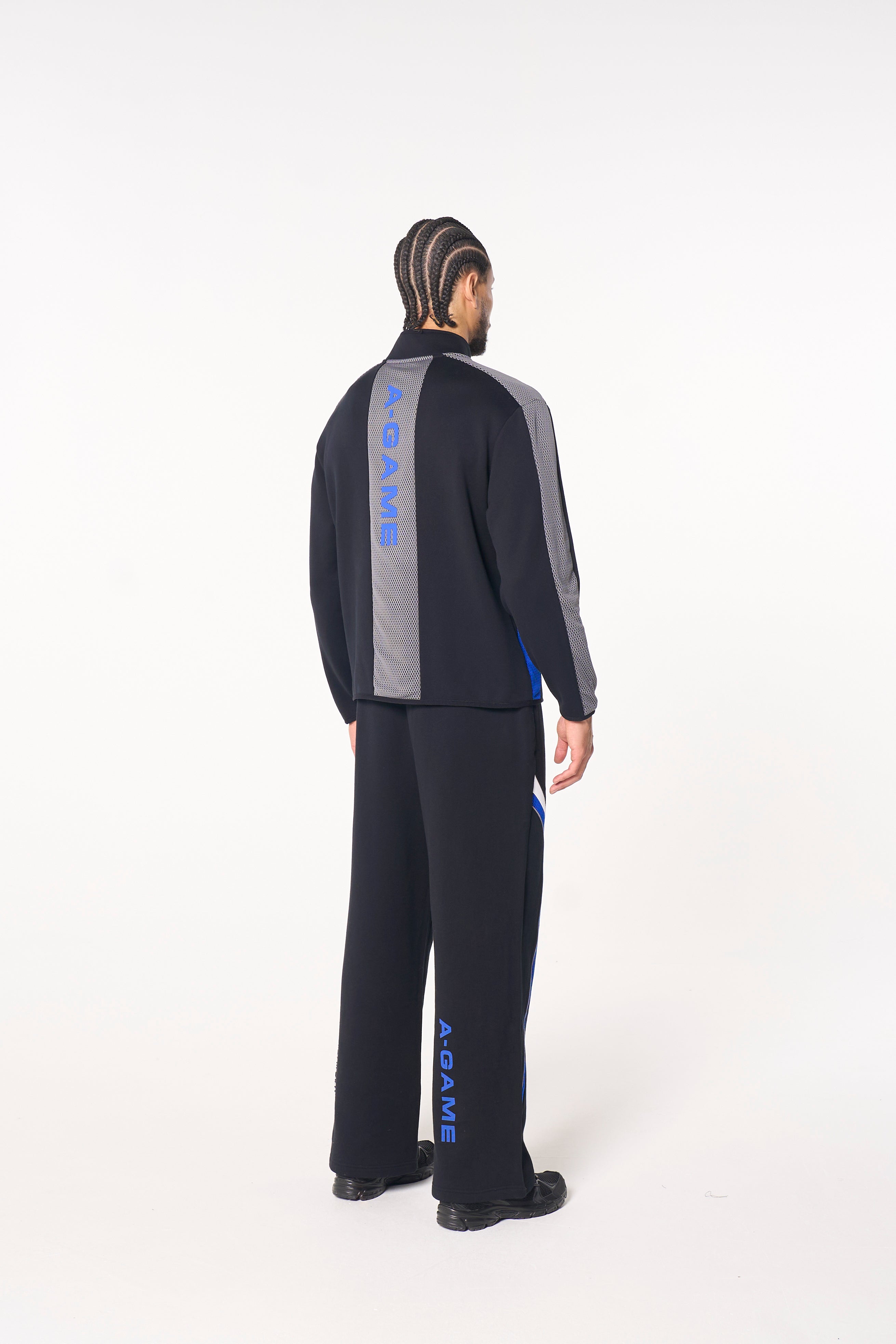 MENS LIFEWEAR PANELLED MESH SPORT HALF ZIP - BLACK / COBALT BLUE