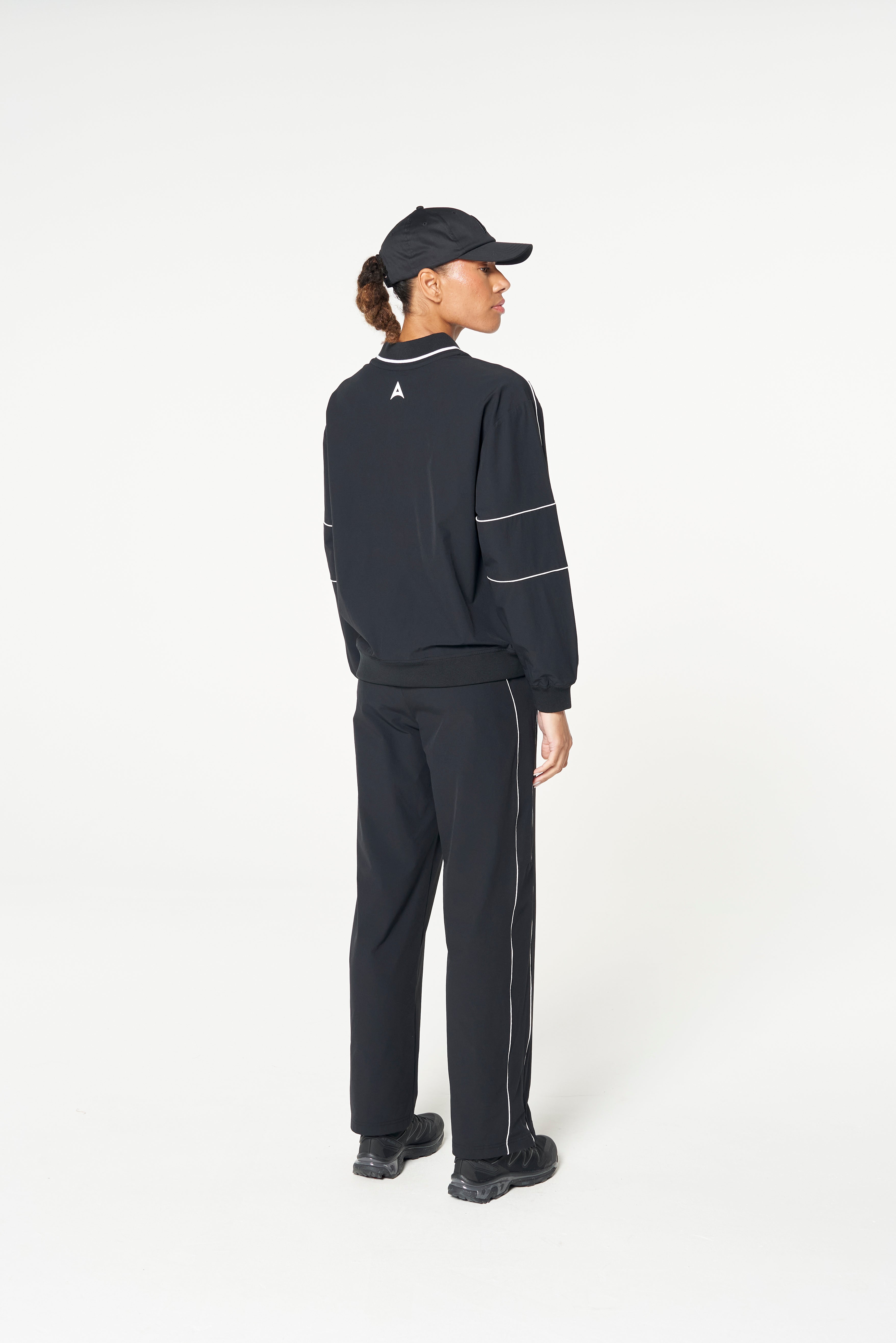 WOMENS LIFEWEAR WOVEN PULLOVER - BLACK