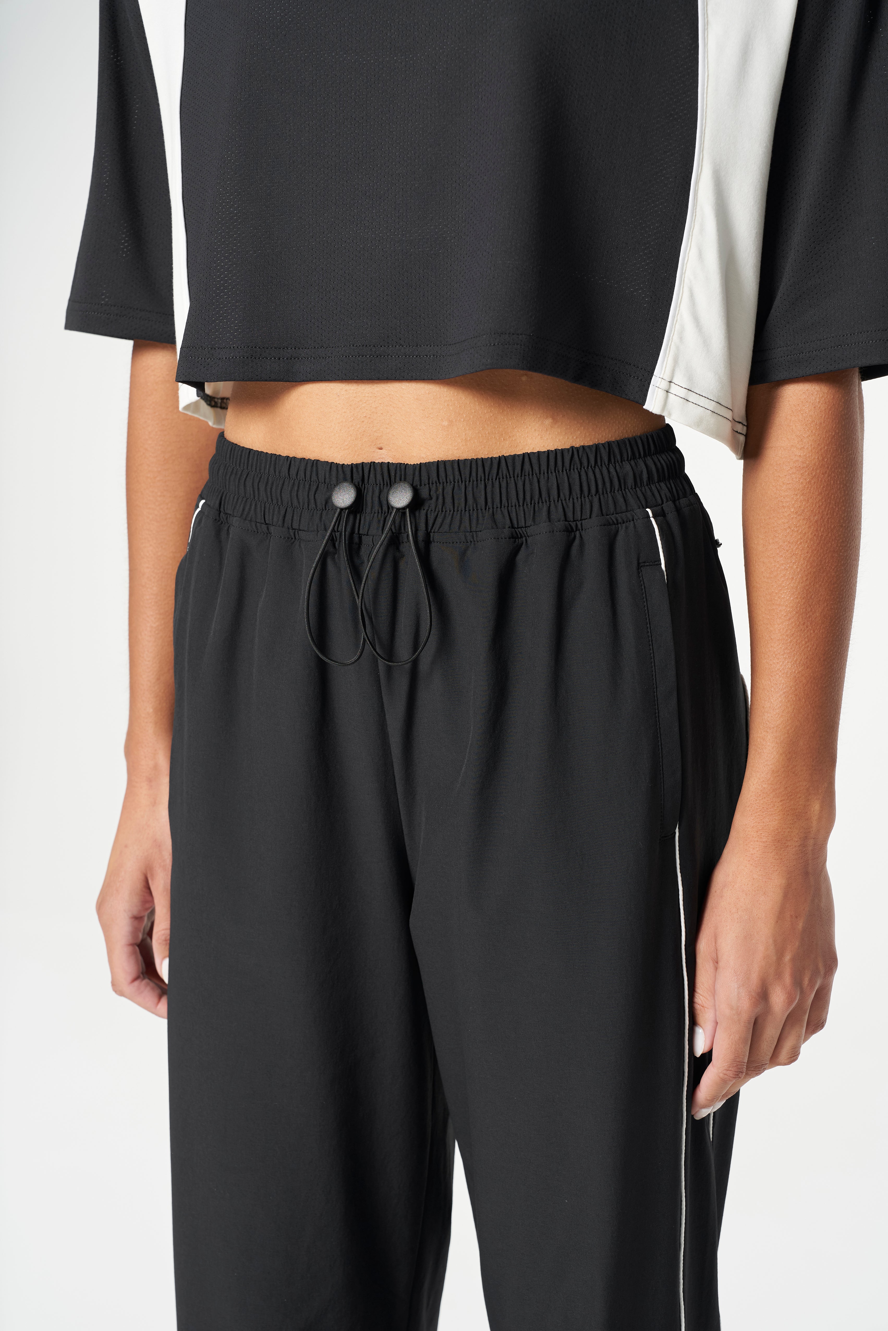 WOMENS LIFEWEAR WOVEN JOGGERS - BLACK