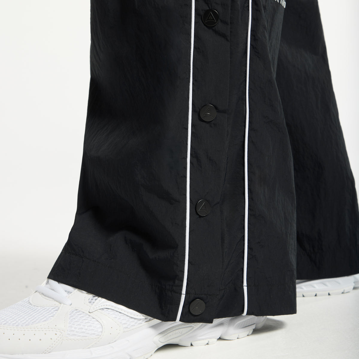 Men's Woven Tech Popper Pants - Black