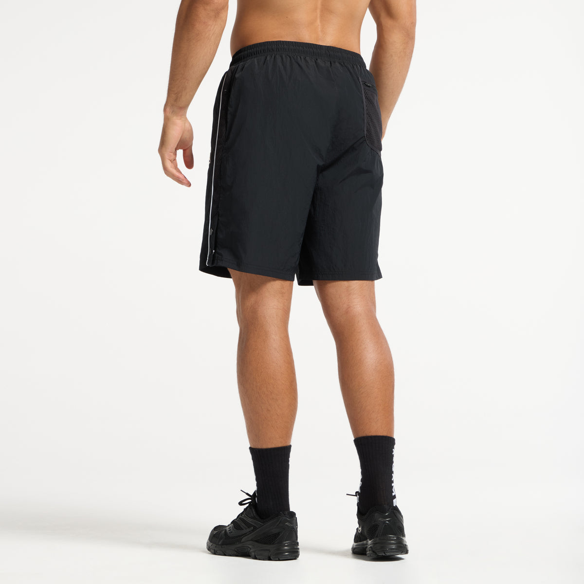 Men's Woven Tech Popper Shorts - Black