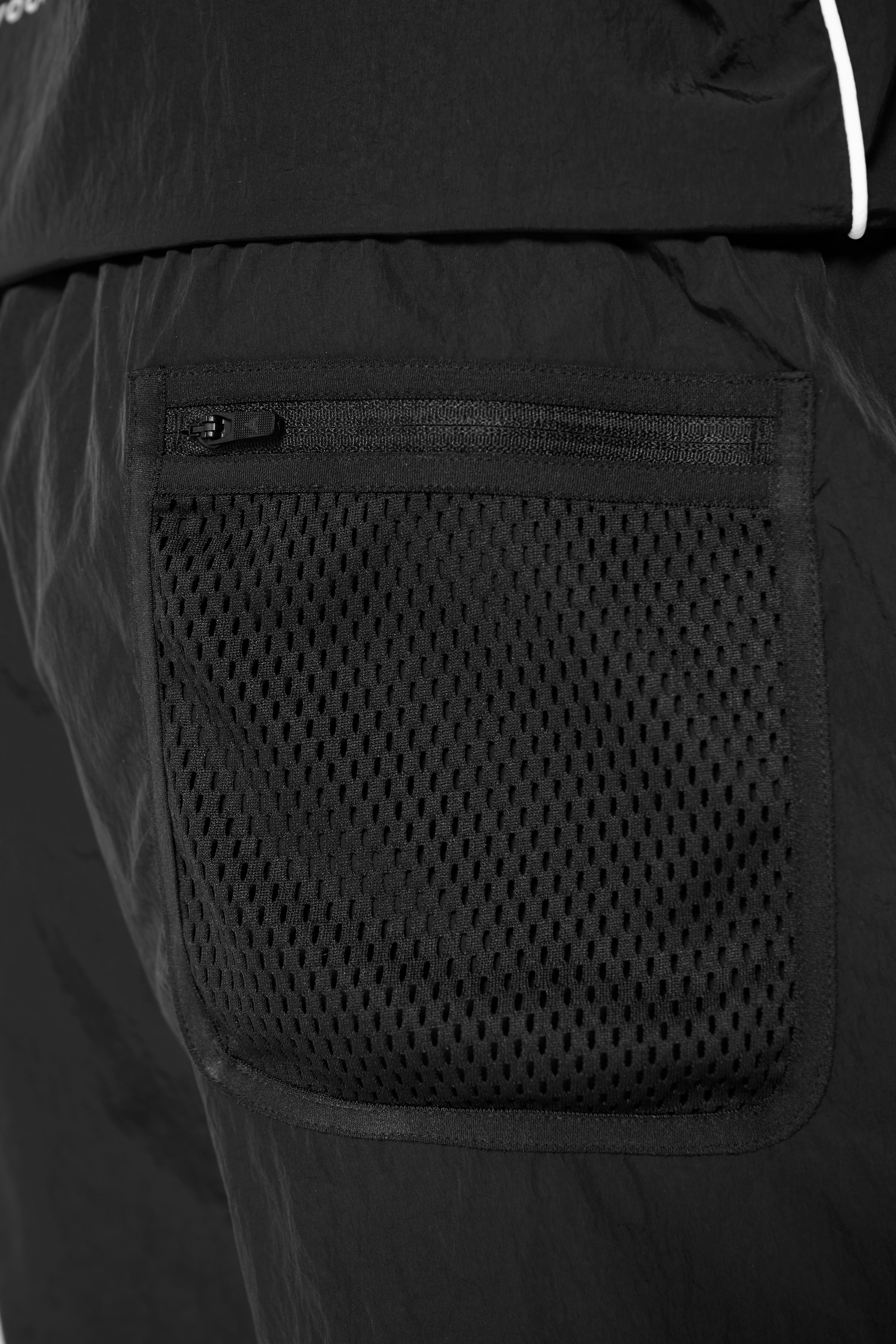 Men's Woven Tech Popper Shorts - Black