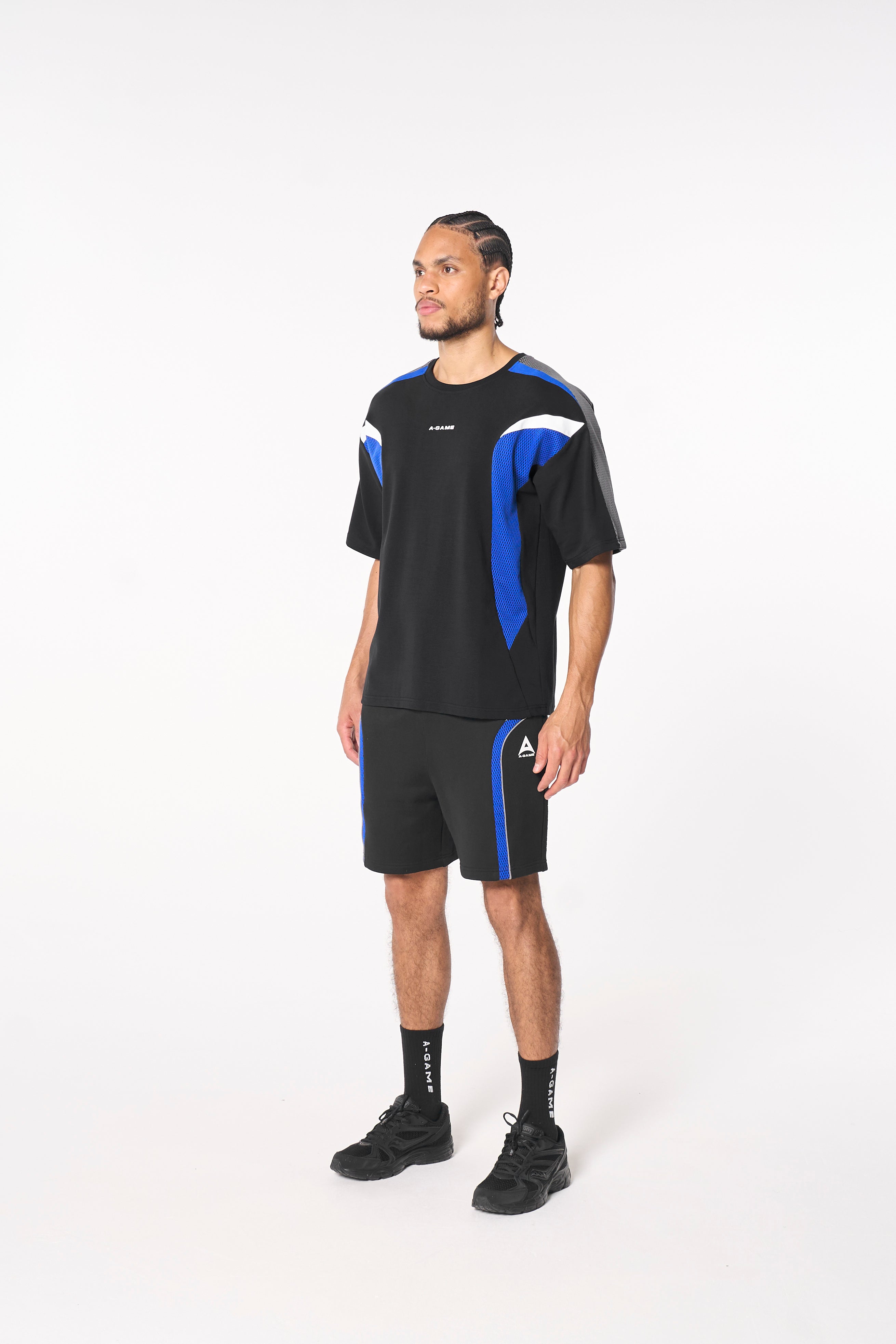 MENS LIFEWEAR MESH PANELLED SWEAT SHORTS - BLACK / COBALT BLUE