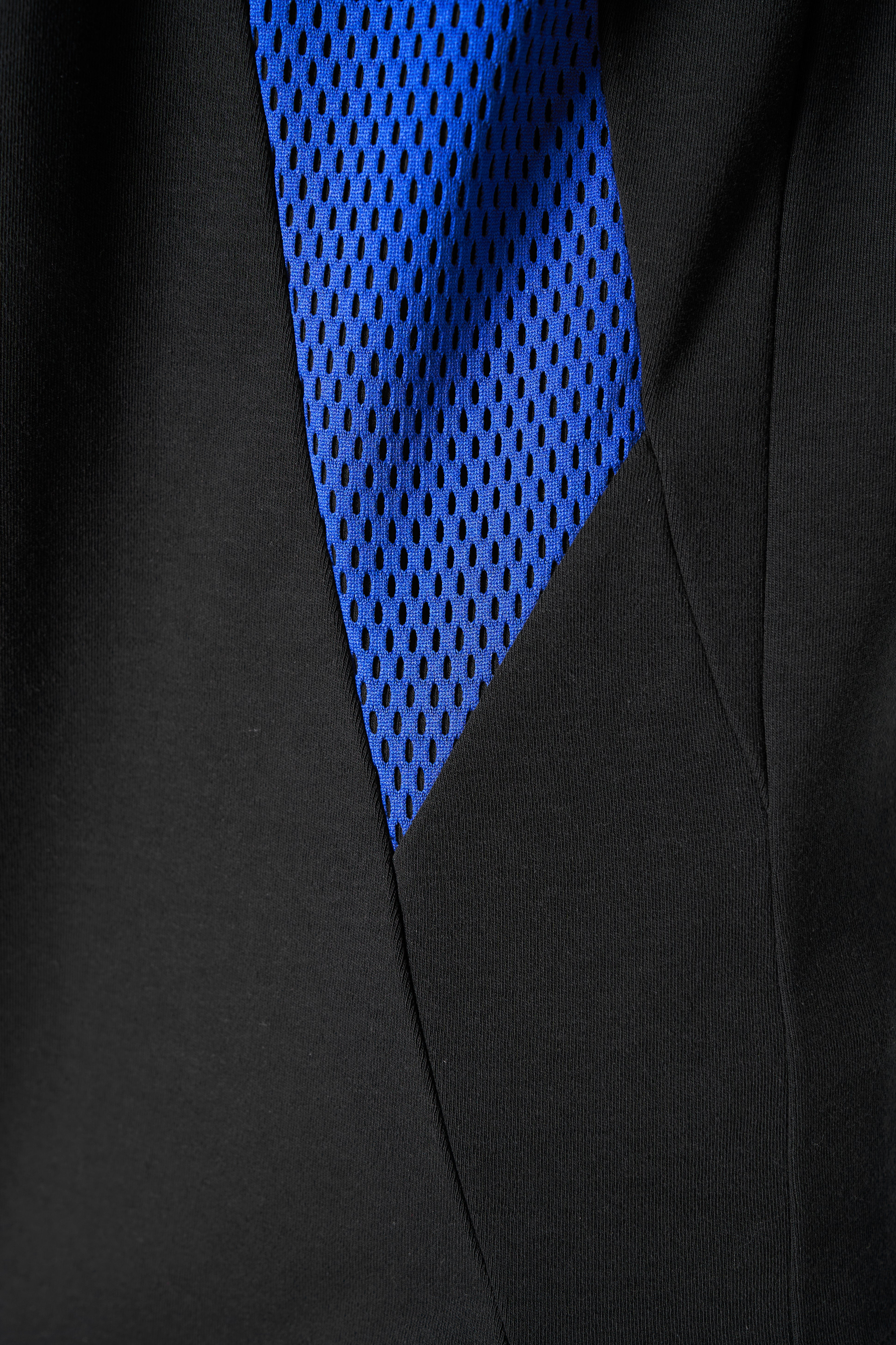 MENS LIFEWEAR PANELLED MESH SPORT T-SHIRT - BLACK / COBALT BLUE