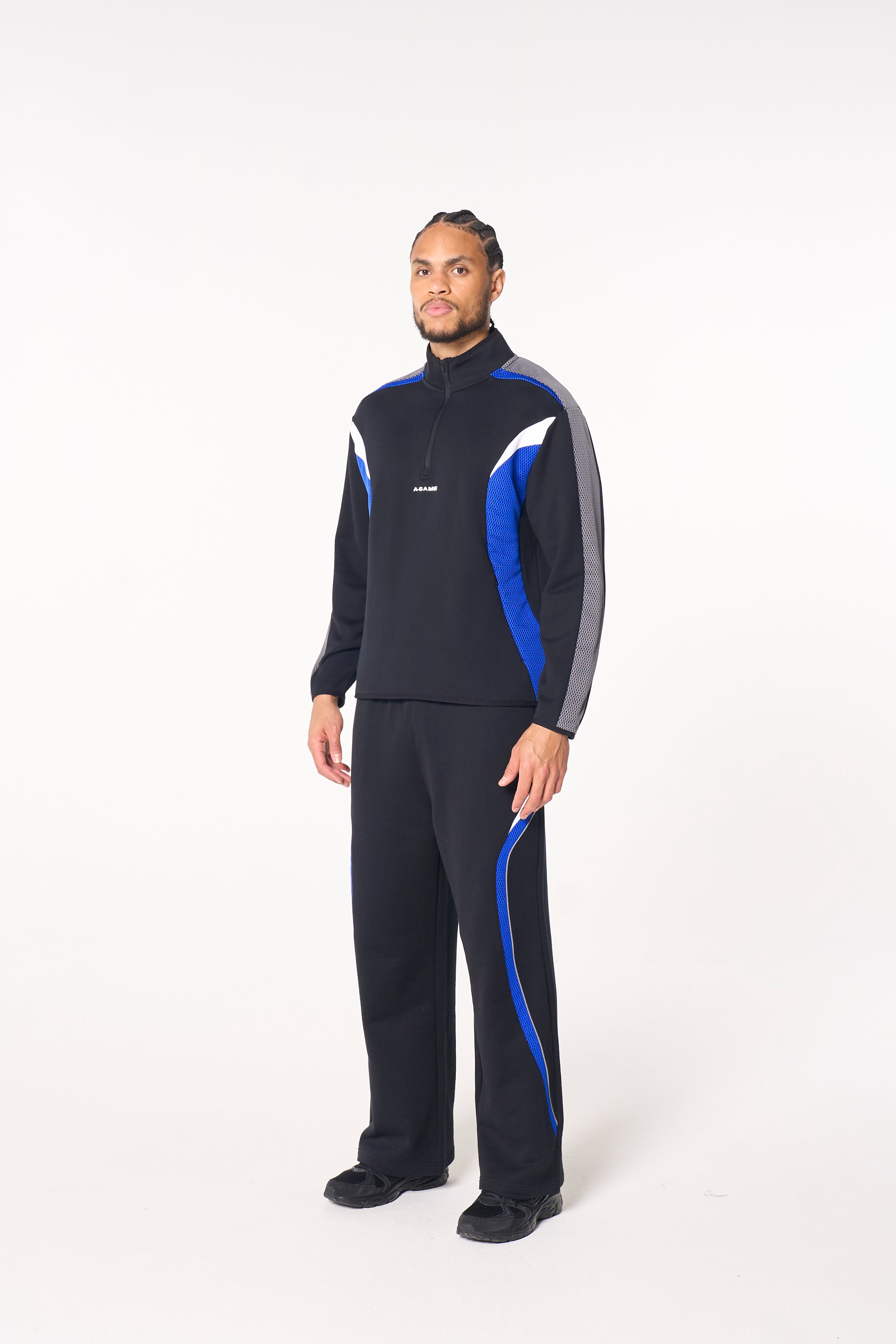 MENS LIFEWEAR PANELLED MESH SPORT HALF ZIP - BLACK / COBALT BLUE