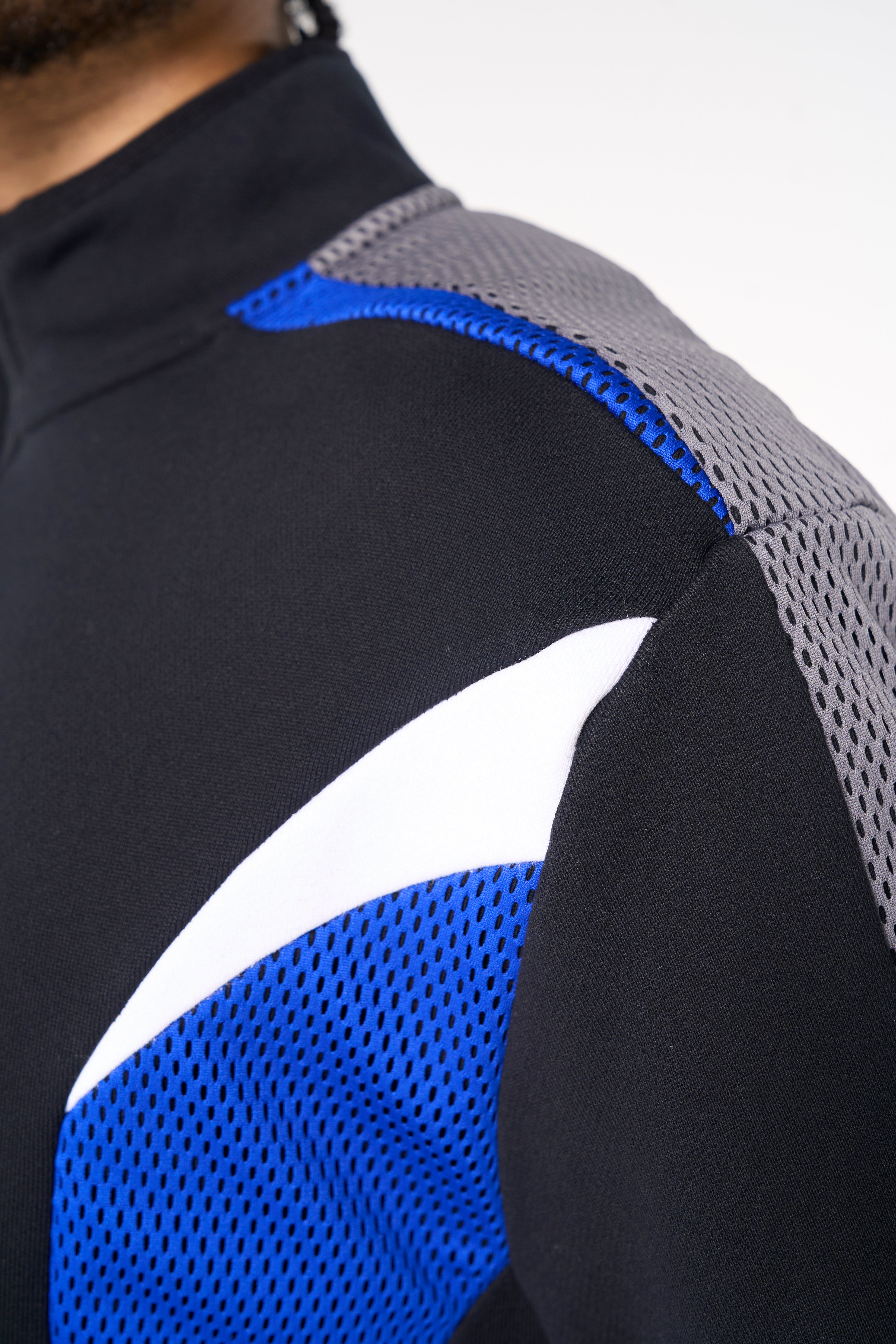 MENS LIFEWEAR PANELLED MESH SPORT HALF ZIP - BLACK / COBALT BLUE