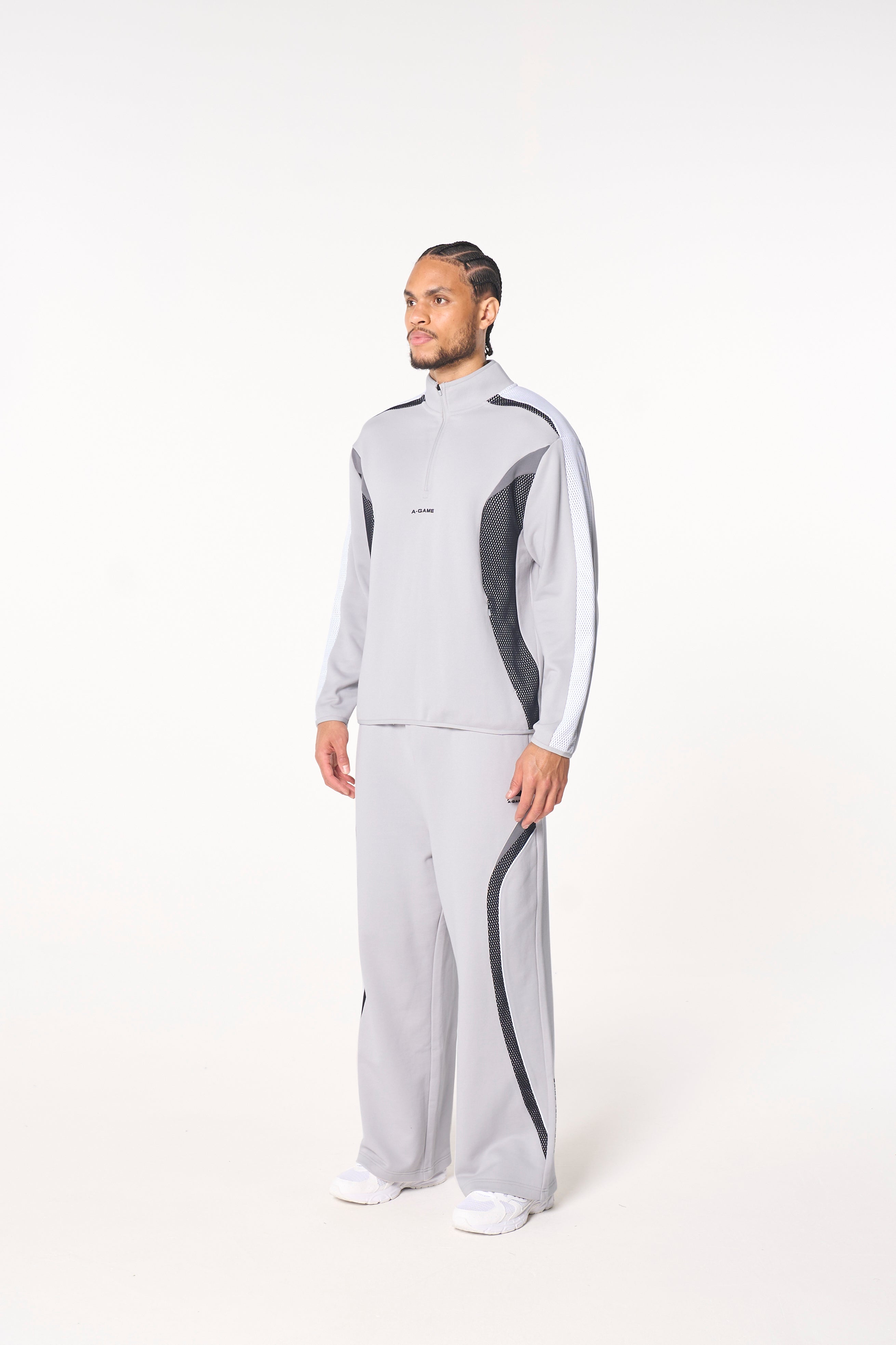 MENS LIFEWEAR PANELLED MESH SPORT HALF ZIP - GREY / BLACK