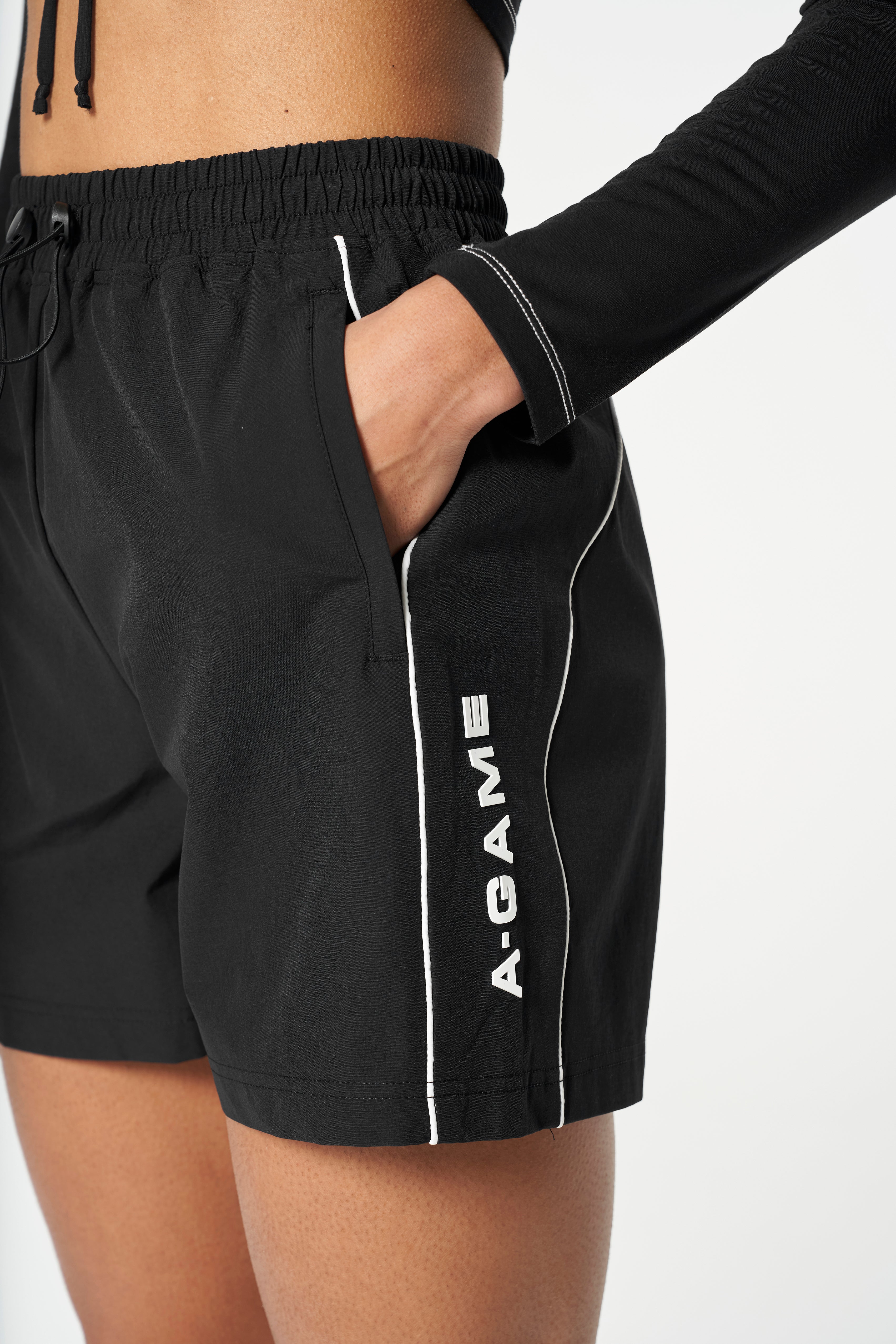 WOMENS LIFEWEAR WOVEN SHORTS - BLACK