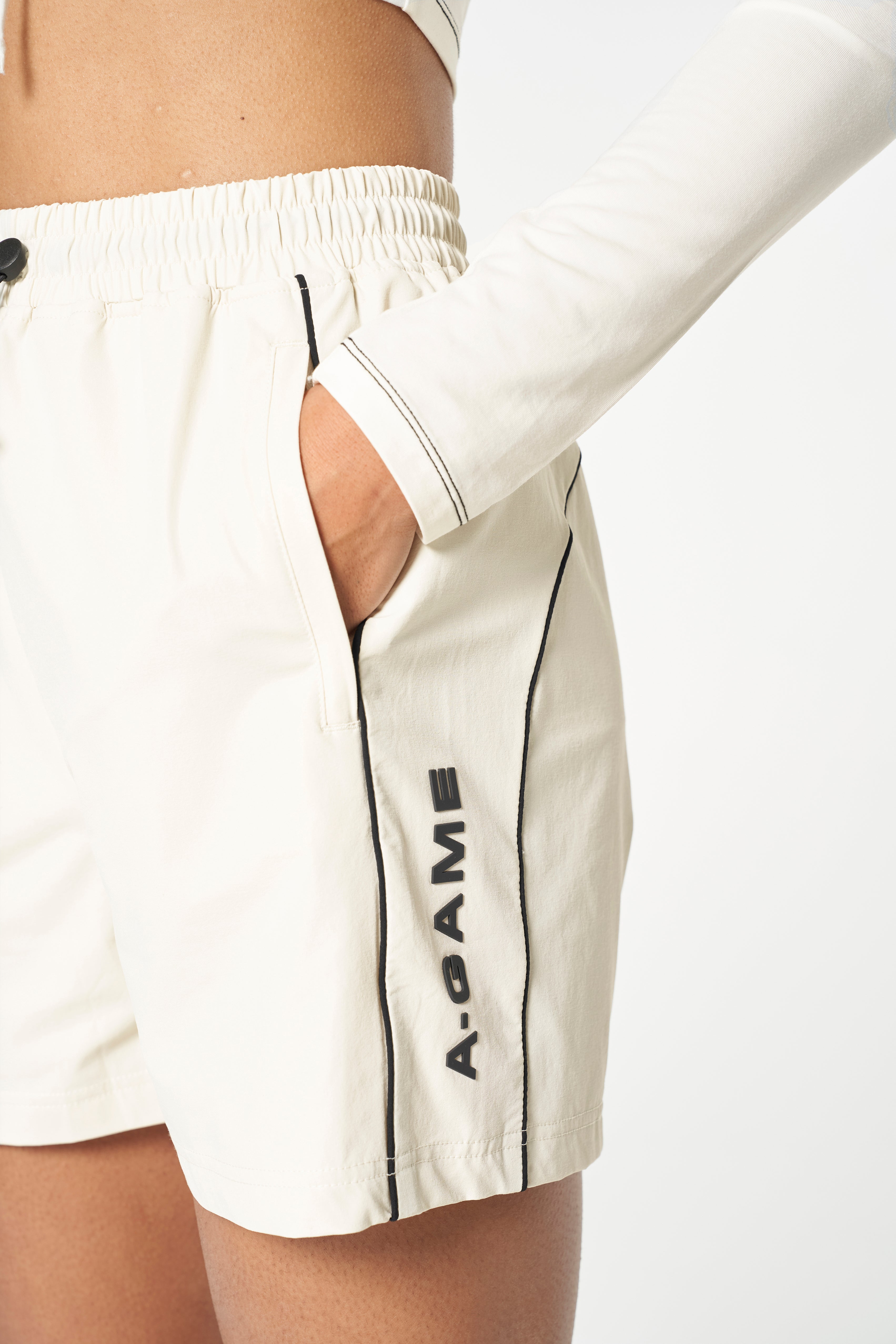 WOMENS LIFEWEAR WOVEN SHORTS - ECRU