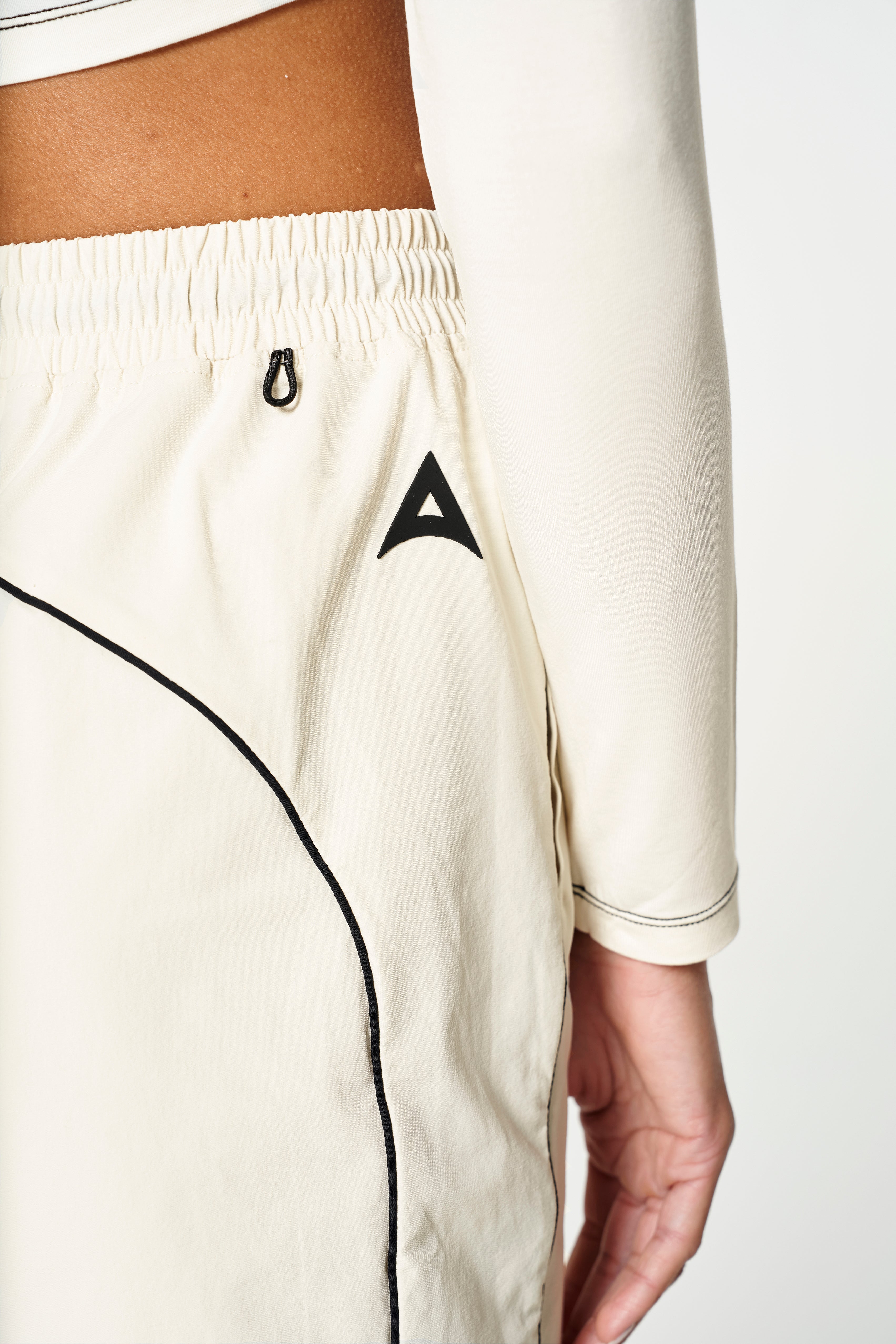 WOMENS LIFEWEAR WOVEN SHORTS - ECRU