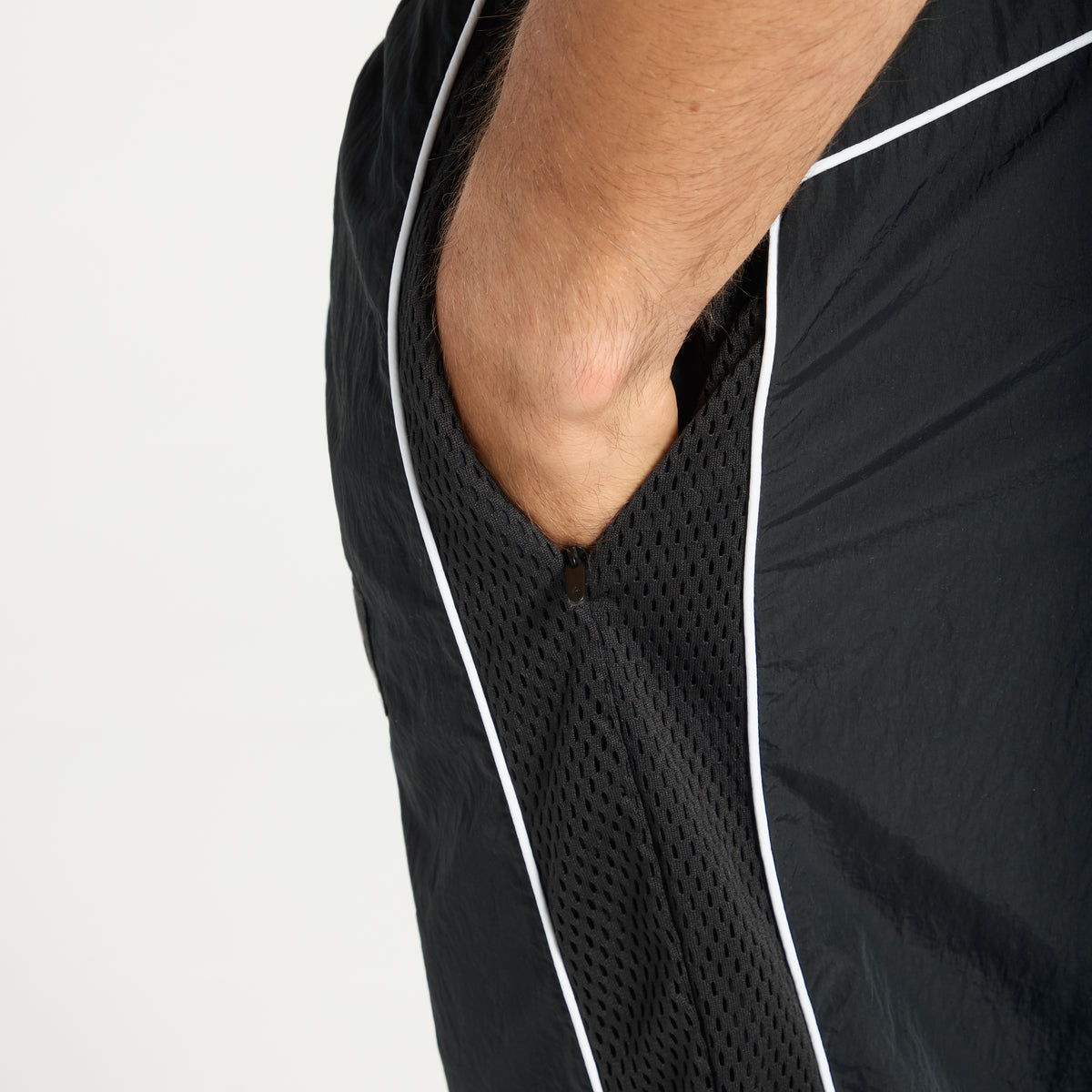 Men's Woven Tech Popper Pants - Black